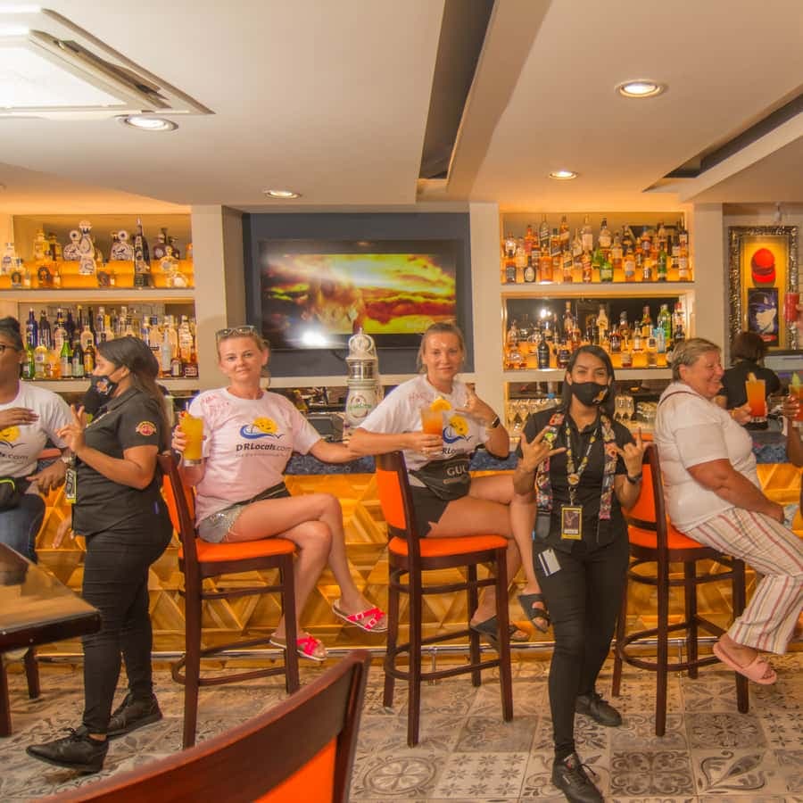 Punta Cana: Guided Bar Crawl with a Rum Shot and Transfers — Guided tour and outdoor activity