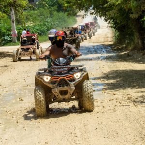 Aventura de medio día en quad por la cueva del río y la playa de Macao