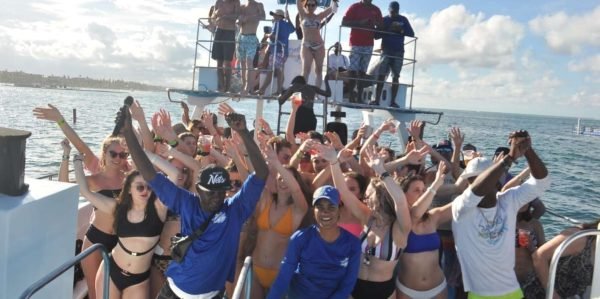 Punta Cana: Barco de festa ao pôr do sol com mergulho com snorkel